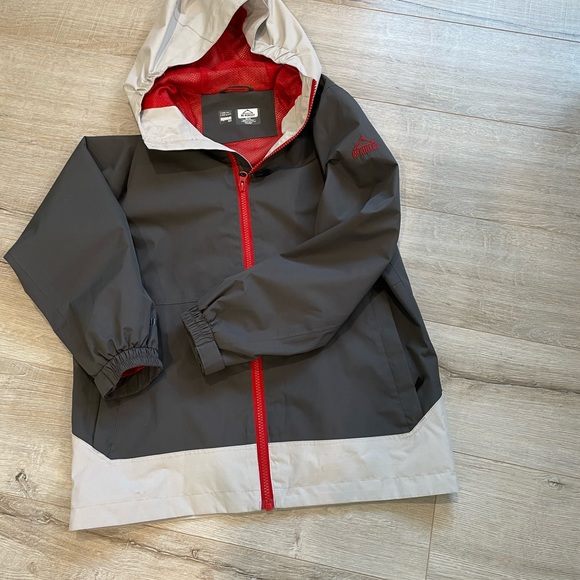 McKINLEY Boys' Daniel Rain Jacket Size Medium - Picture 2 of 2